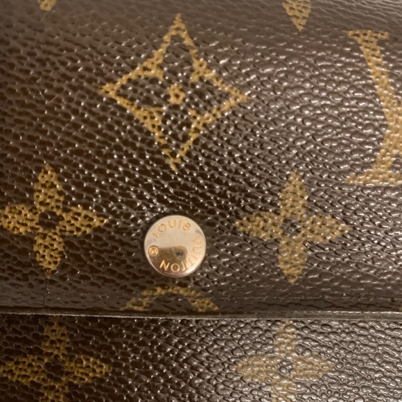 Louis Vuitton Authentic Vintage Wallet - Picture 4 of 13